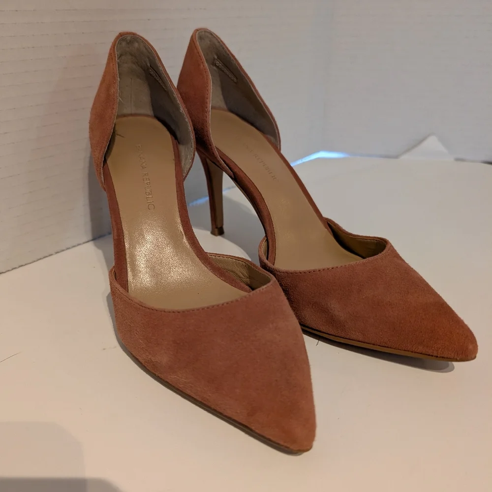 Banana Republic Womens Cafe Au Lait Brown Suede Heels Sz.6 - Picture 2 of 14